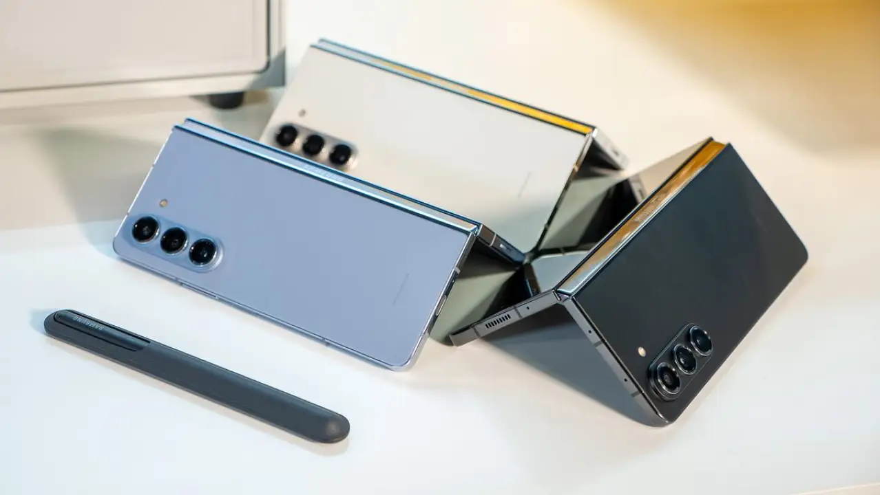 5 Alasan Smartphone Lipat (Foldable) Lebih Kece daripada yang Flat! - Image