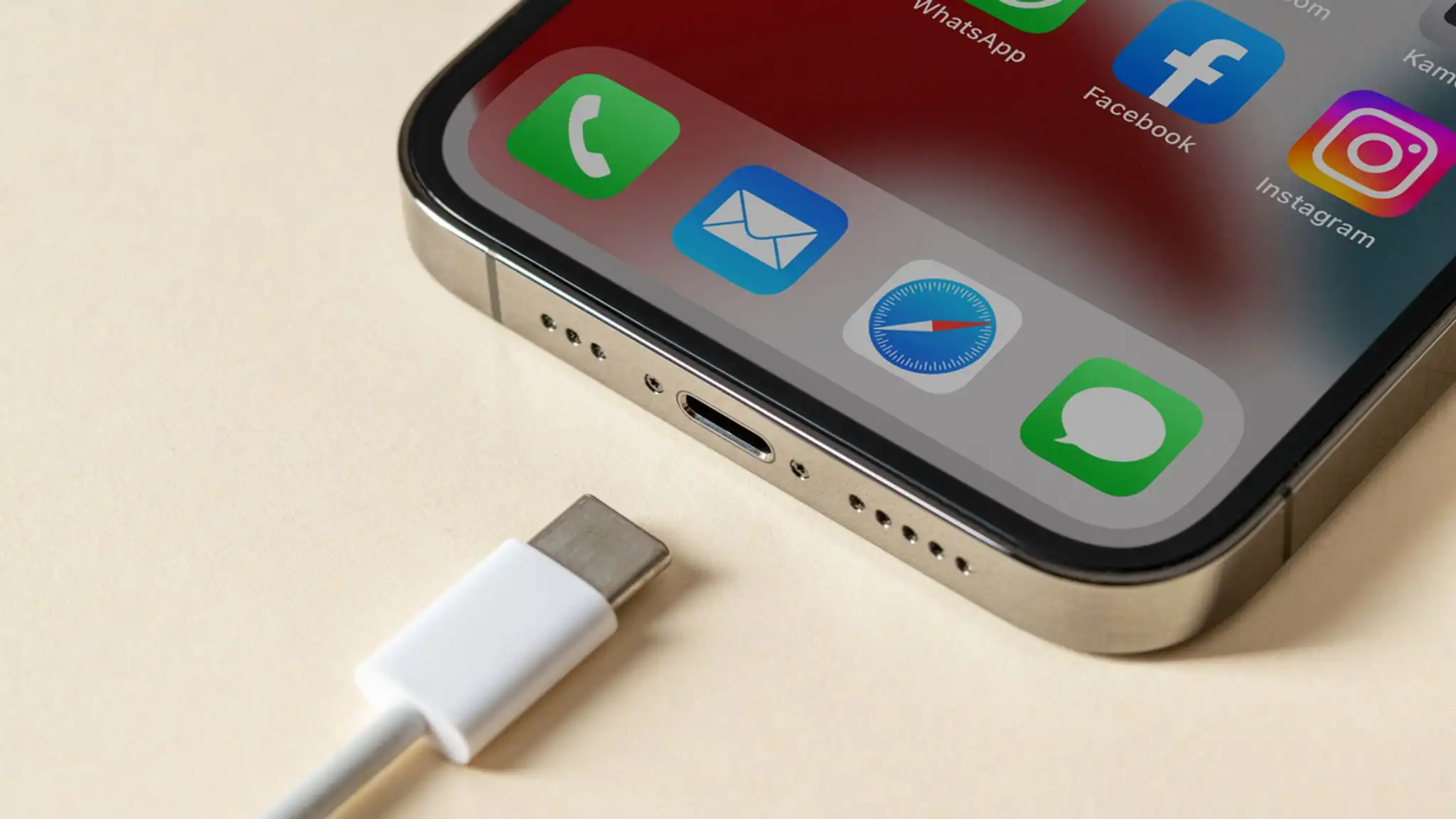 Apa Sih Kelebihan USB-C yang Sampai Bikin Apple Beralih? - Image