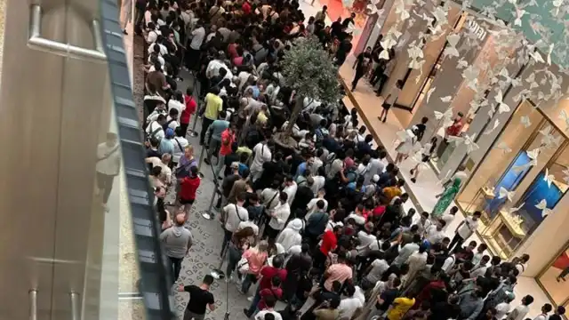 Heboh, Antrian Pembeli iPhone 15 di Dubai Rusuh!